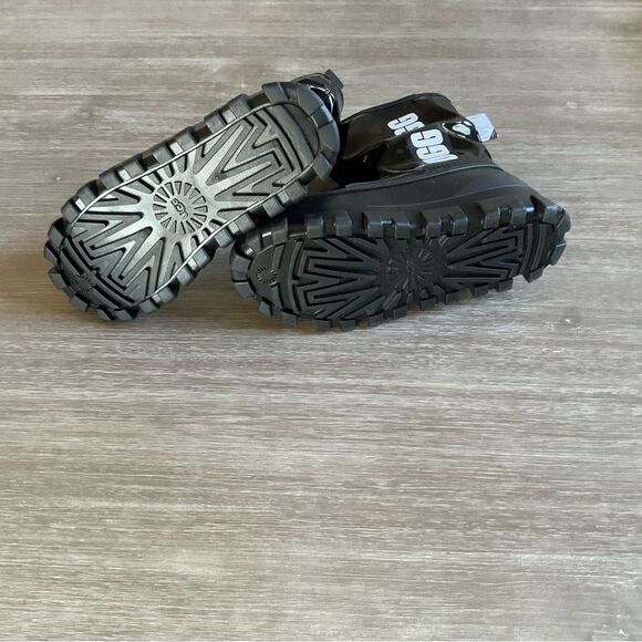 UGG Classic Brellah Mini Women’s Black size 6 NWT in box - Picture 9 of 9